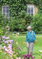 Ilma Smith admires the beautifully presented borders. "If only mine could look like that!"